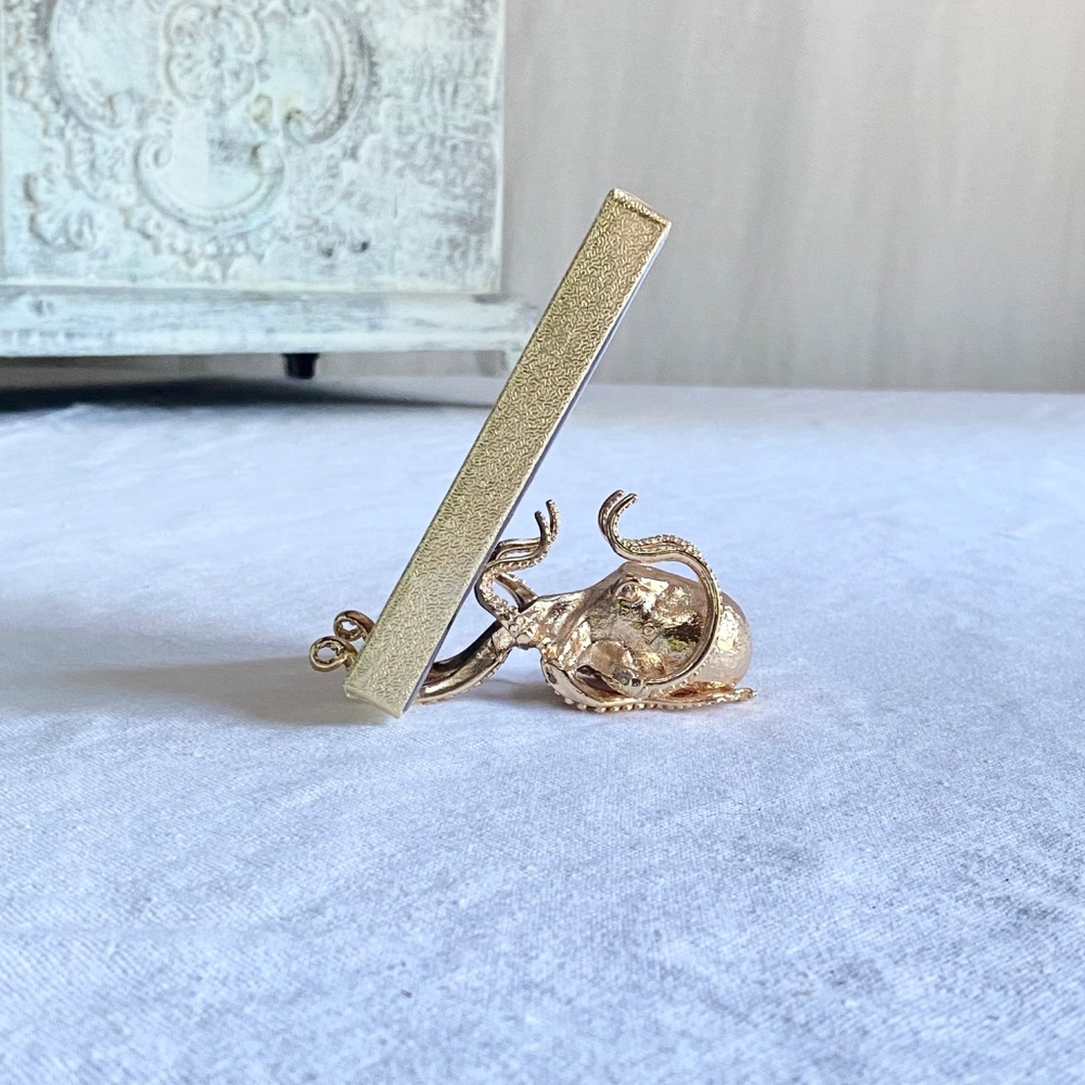 Gold Octopus Phone Stand – Nautical Kraken Tentacle Display Holder – Desk